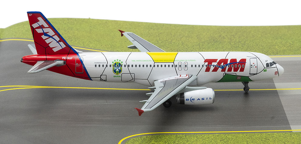 Airbus A320, TAM Linhas Aéreas with Runway, 1:400, Dragon Wings 