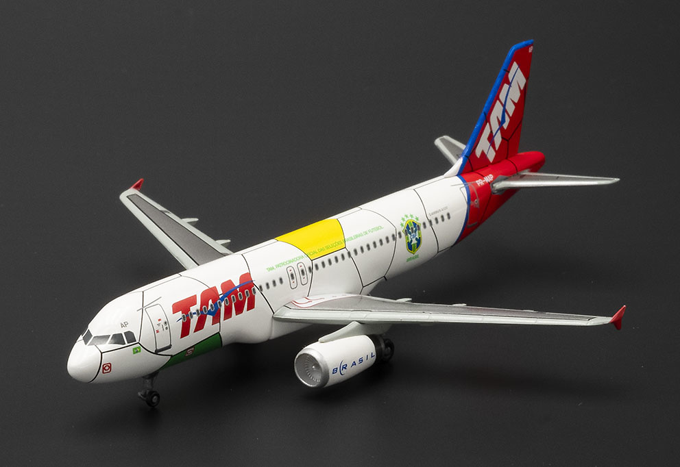 Airbus A320, TAM Linhas Aéreas with Runway, 1:400, Dragon Wings 