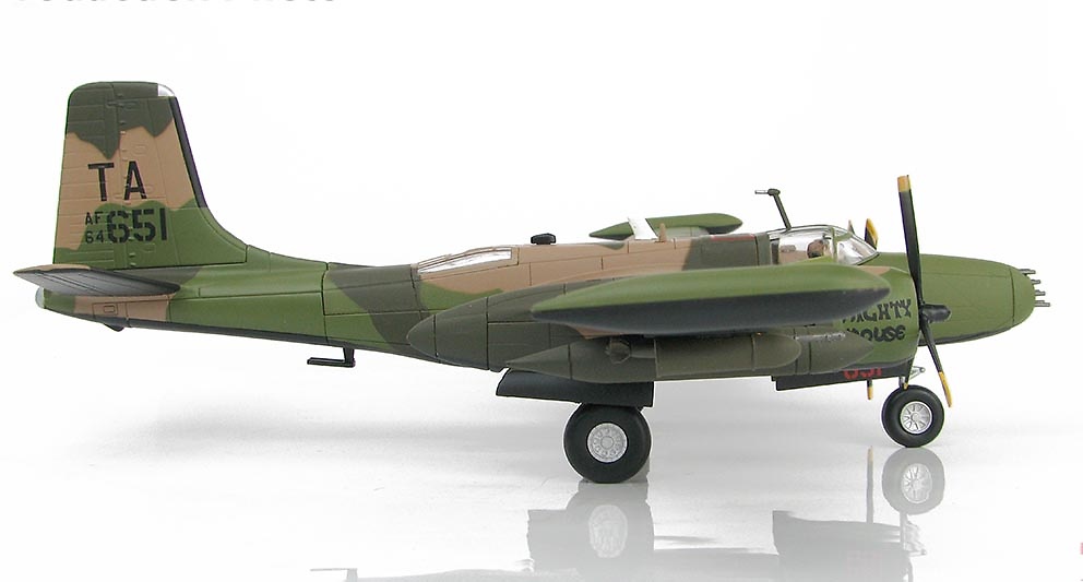 B-26K Counter Invader AF64-651, 609th S.O.S., 59th S.O.W., Nakhon Phanom, Tailandia, 1969, 1:72, Hobby Master 