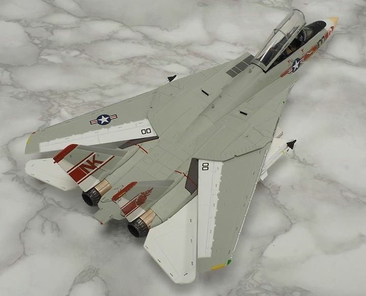 F-14A Tomcat VF-1 “Wolf pack” NK100, Operation Frequent Wind, BuNo 158979, 1:72, Calibre Wings 