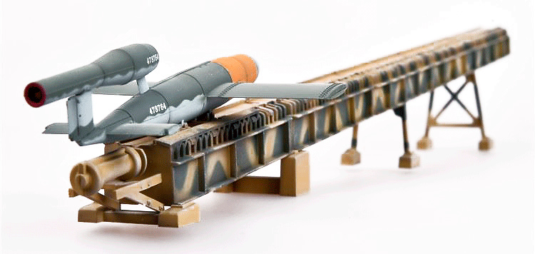 Fieseler V-1 Doodlebug missile with launching ramp, Germany, 1945, 1:72, Modelcollect 