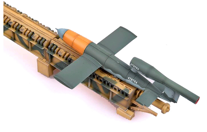 Fieseler V-1 Doodlebug missile with launching ramp, Germany, 1945, 1:72, Modelcollect 