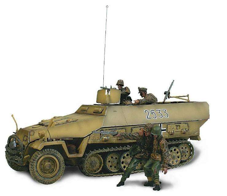 GERMAN Sd. Kfz. 251/1, HANOMAG, 1:32, Forces of Valor 