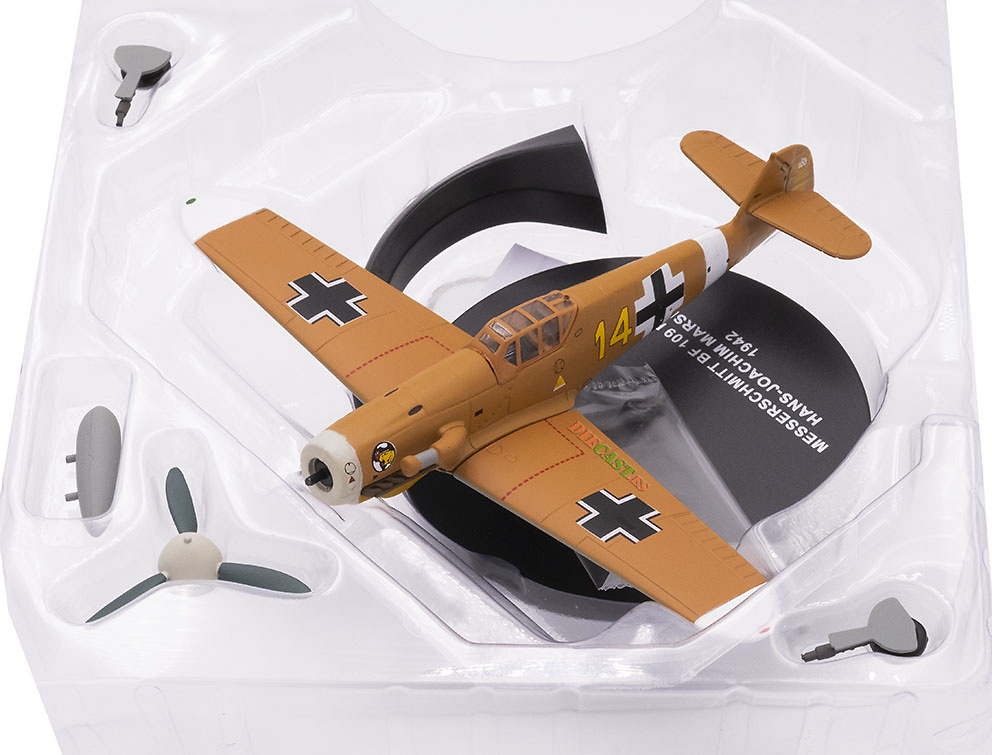 Messerschmitt Bf-109 F-4 / Trop, pilot Hans Joachim Marseille, 1942, 1:72, Atlas 