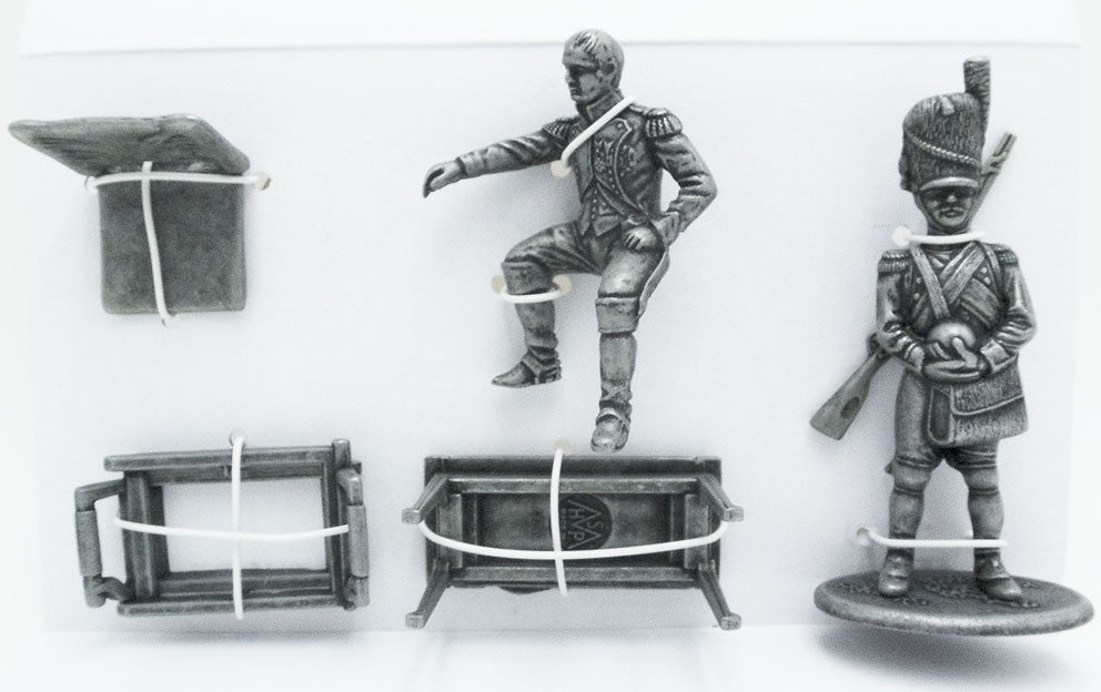 Napoleon I in Uniform of Colonel of Hunters of the Guard, Fusilier of the Guard with Cartridge, Table and Country Chair of Napoleon I, 1:24, Atlas Editions 