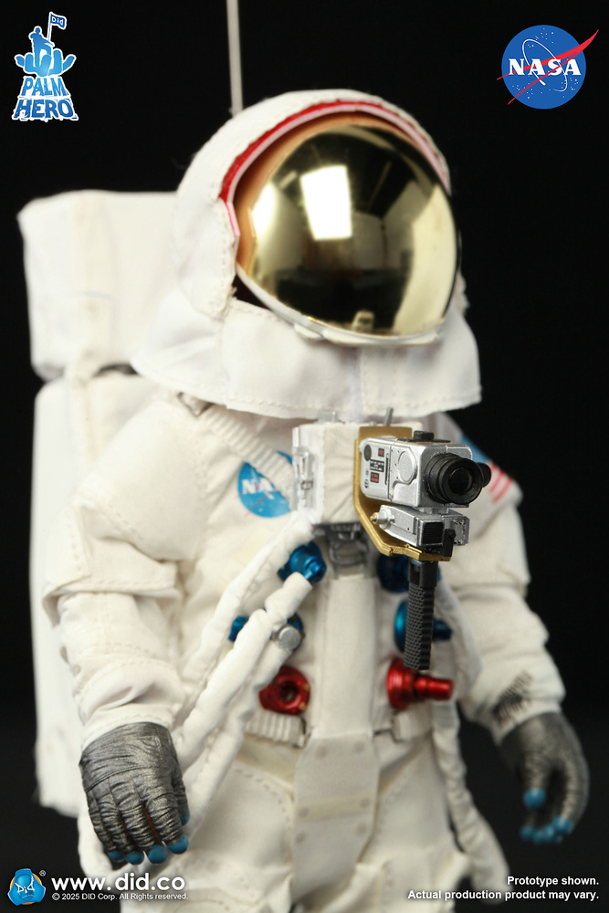 Neil Armstrong, Commander of Apollo 11, 1:12, Did XS80033 