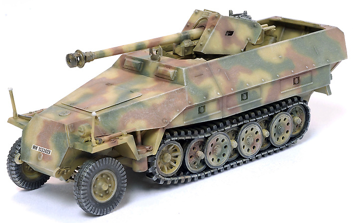 Sd.Kfz.251/22 Ausf.D Unidentified Unit, Germany 1945, 1:72, Dragon Armor 