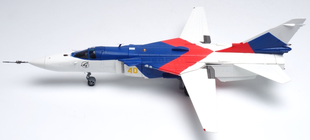 Sukhoi Su-24MR Fencer-E Diecast Model Russian Air Force, Yellow 40, Russia, 1:72, Calibre Wings 