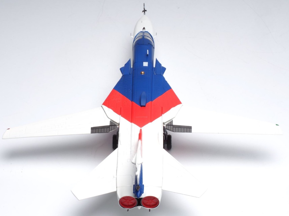 Sukhoi Su-24MR Fencer-E Diecast Model Russian Air Force, Yellow 40, Russia, 1:72, Calibre Wings 