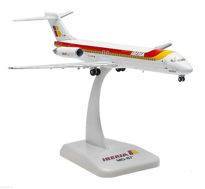 Miniature metal aircraft in scale 1/200 manufactured by Hogan