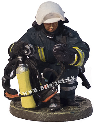 Bombero con traje ignífugo, Gotingen, Alemania, 2004, 1:30, Del Prado 