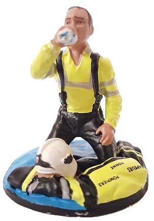 Bombero con traje ignífugo recuperándose, Yonne, Francia, 2011, 1:30, Del Prado 
