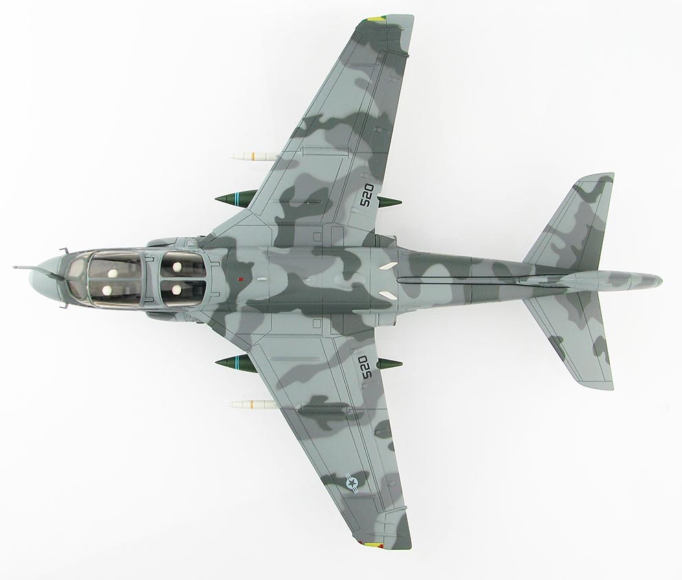 EA6B Prowler n.º 160437 VAQ-142 Grey Wolves U.S. Navy, Bagram Airfield, Operación Libertad Duradera, 2003, 1:72, Hobby Master 