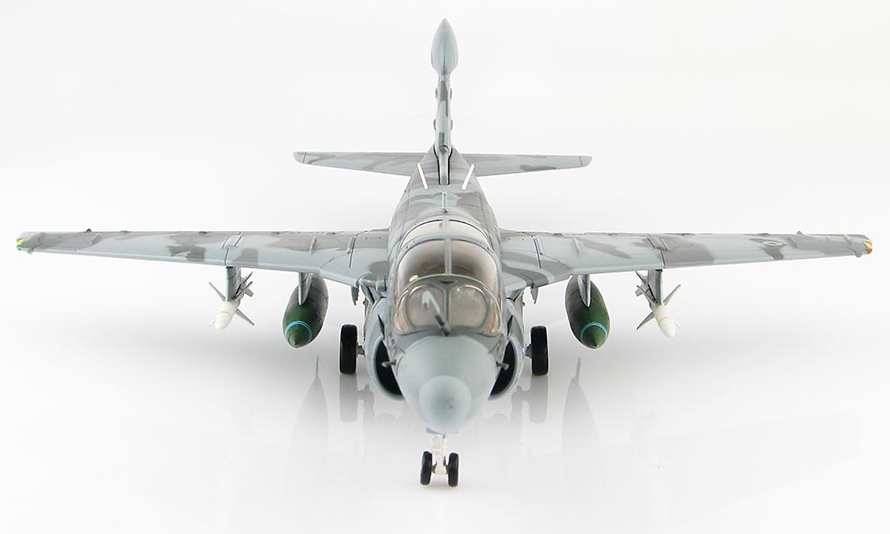 EA6B Prowler n.º 160437 VAQ-142 Grey Wolves U.S. Navy, Bagram Airfield, Operación Libertad Duradera, 2003, 1:72, Hobby Master 