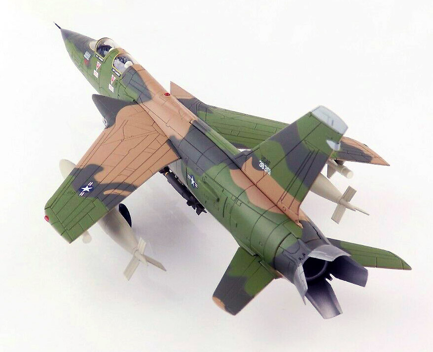 F-105F Thunderchief 63-8301, Teniente Coronel Leo Thorsness, 355 TFW, 357 TFS, 17 Abril 1967, 1:72, Hobby Master 
