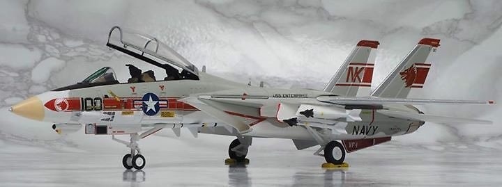 F-14A Tomcat VF-1 “Wolf pack” NK100, Operation Frequent Wind, BuNo 158979, 1:72, Calibre Wings 