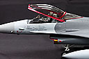 F16_b05.jpg 