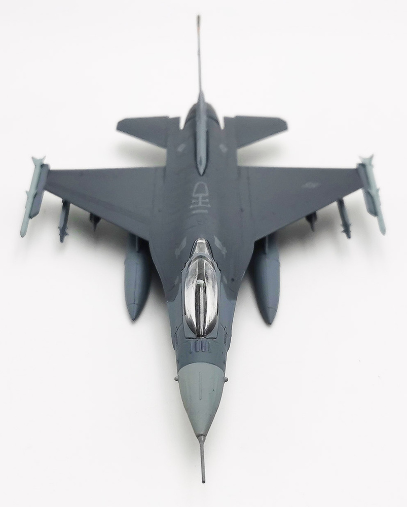 F-16CJ Fighting Falcon, USAF, 35th FW Bird for CO of 5th Air Forcem 2005, 1:100, Salvat 