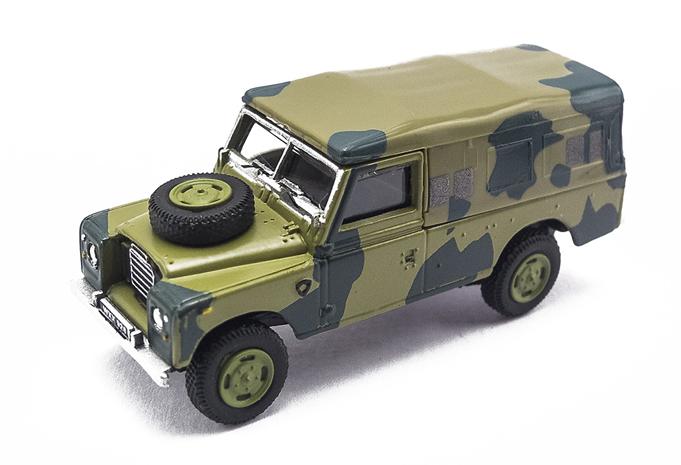 Land Rover 109 Serie III, Camuflaje, 1:72, Cararama 