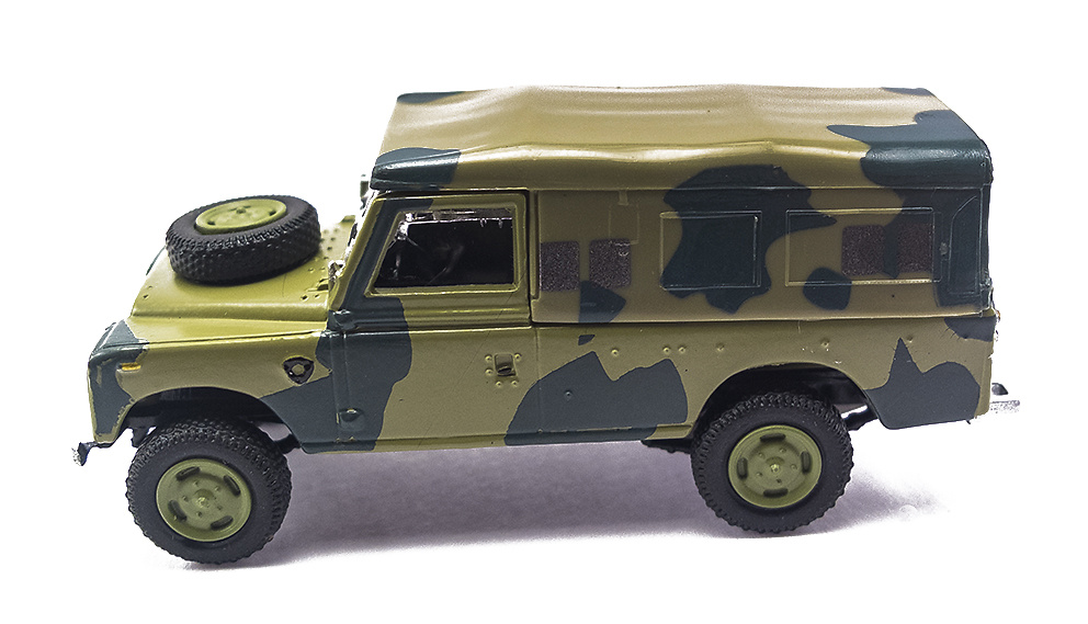 Land Rover 109 Serie III, Camuflaje, 1:72, Cararama 