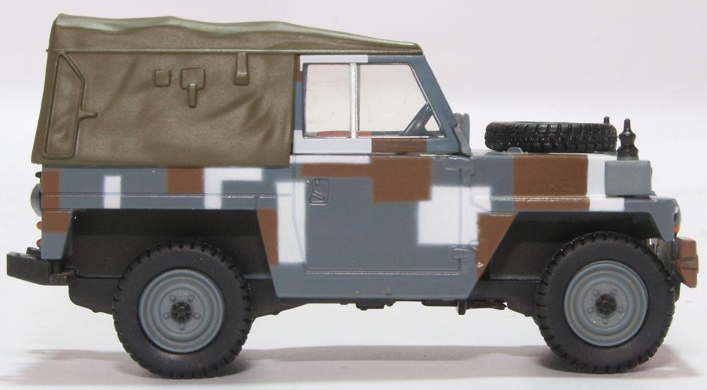 Land Rover con techo de lona, patrón esquema Berlín, 1:43, Oxford 