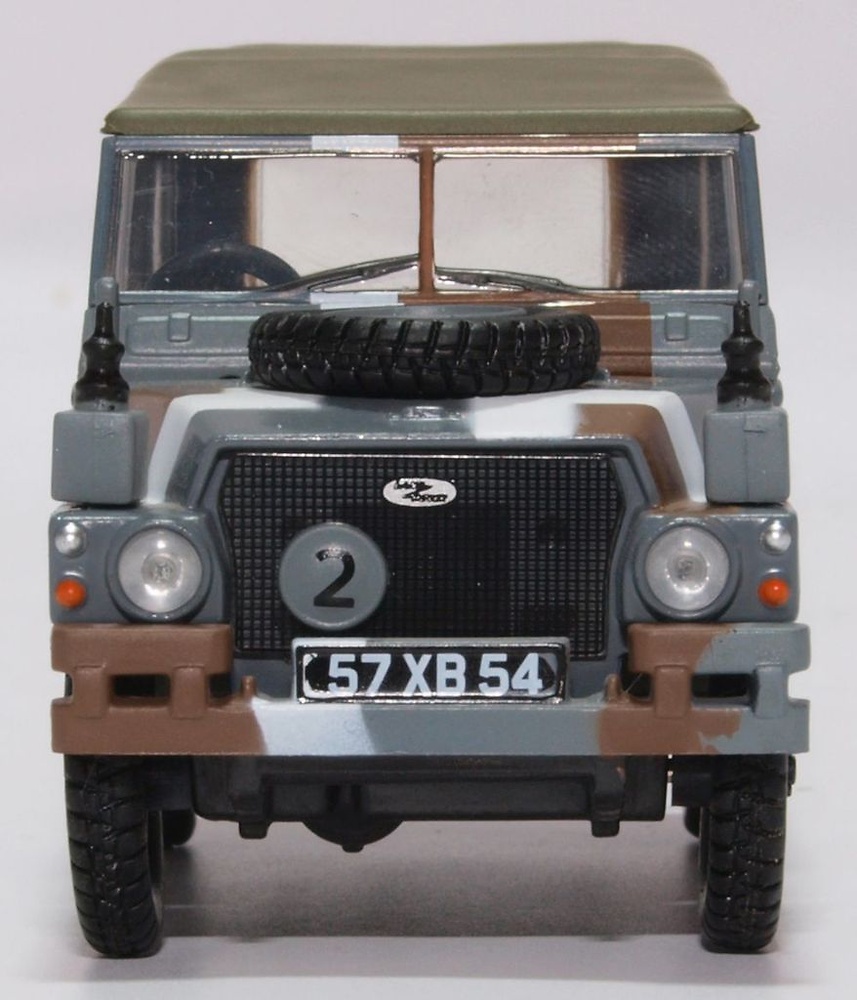 Land Rover con techo de lona, patrón esquema Berlín, 1:43, Oxford 