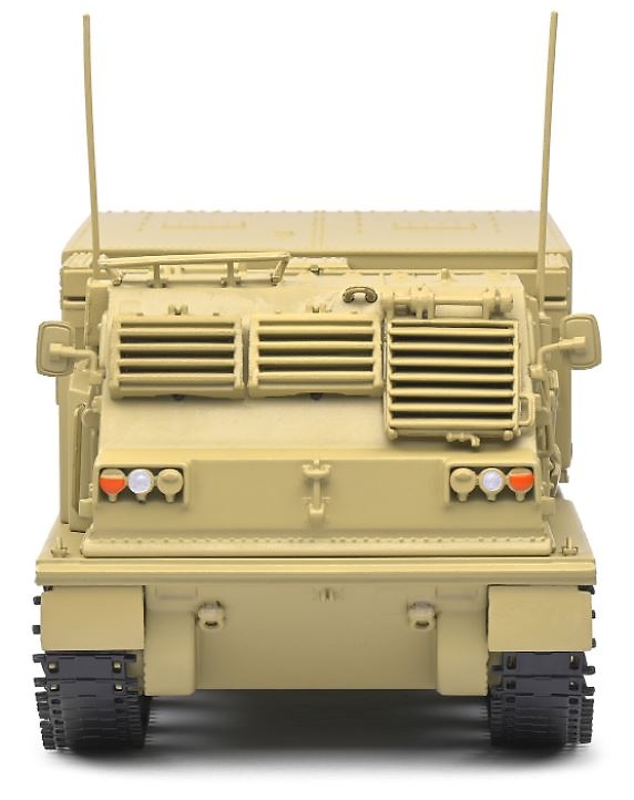 Lanzacohetes M270 A1(camuflaje desierto) 1977, 1:48, Solido 
