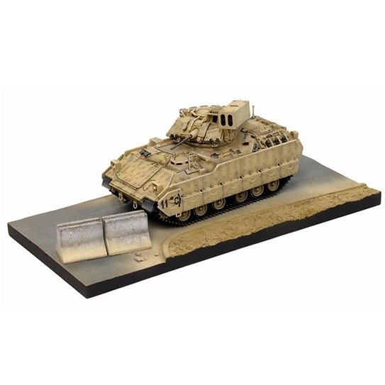 M6 Bradley Linebacker Air-Defense Vehicle w/Diorama, 1:72, Dragon Armor 