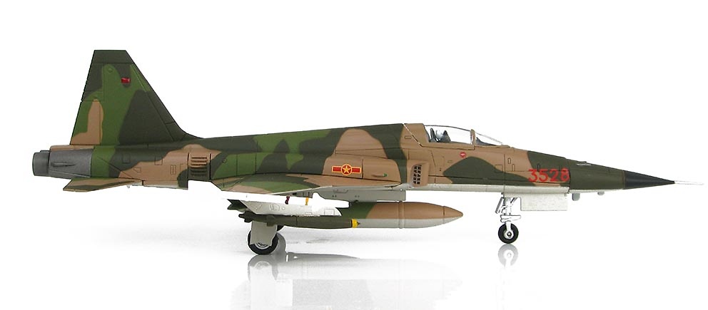 Northrop F-5E Tiger II 3528, 935th Fighter Regiment, VPAF, Vietnam, años 70, 1:72, Hobby Master 