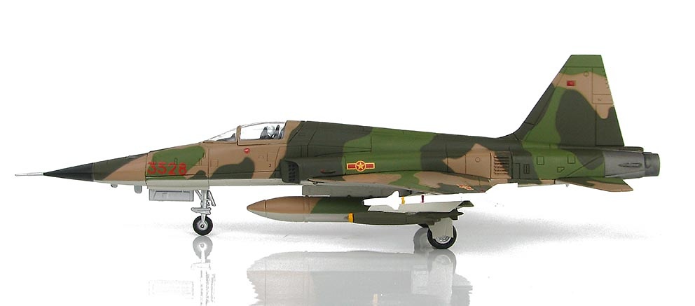 Northrop F-5E Tiger II 3528, 935th Fighter Regiment, VPAF, Vietnam, años 70, 1:72, Hobby Master 