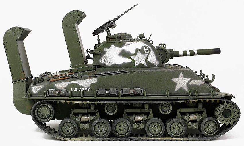 Sherman M4A3 (105) HVSS U.S. 1945 (con equipo de vadeo profundo), 1:32, Forces of Valor 