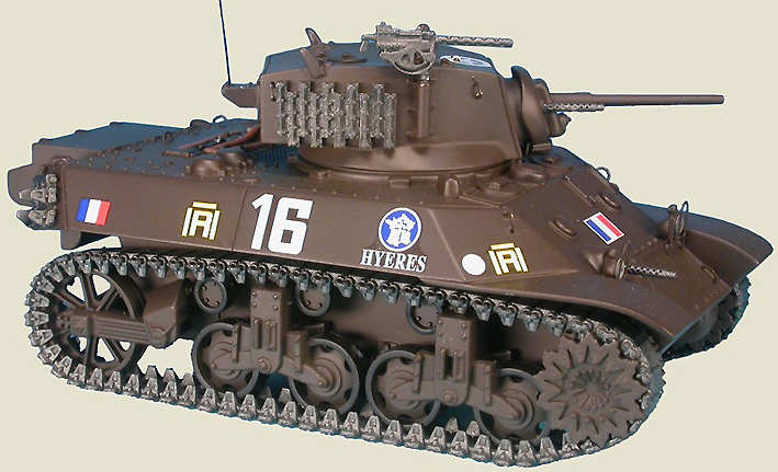 US M3A3 Stuart, 12e CUIR 2e DB Libération de Paris, 1944 1:48, Gasoline 