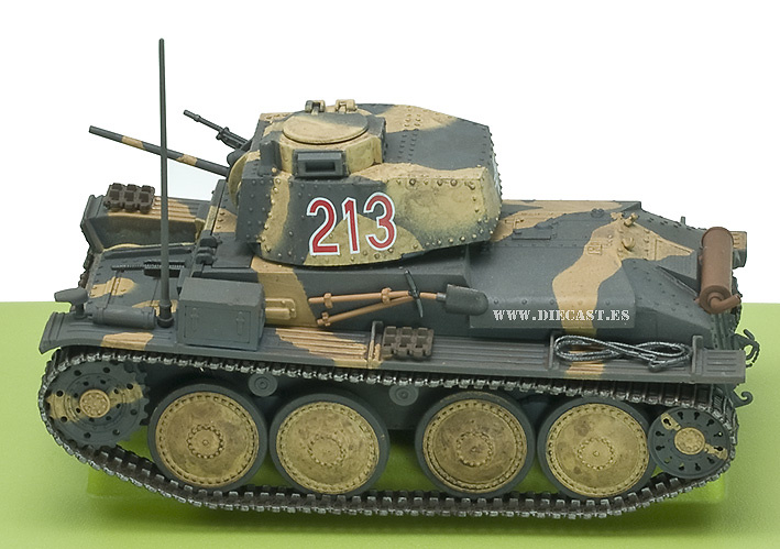 38(t) German Tank, 1:32, 21st Century Toys 
