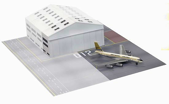 Airport Hangar Section w/Continental 720, 1:400, Dragon Wings 
