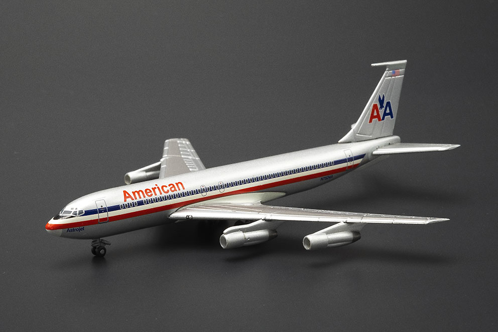 Boeing 707-123 American Airlines con pista de aterrizaje, 1:400, Dragon Wings 