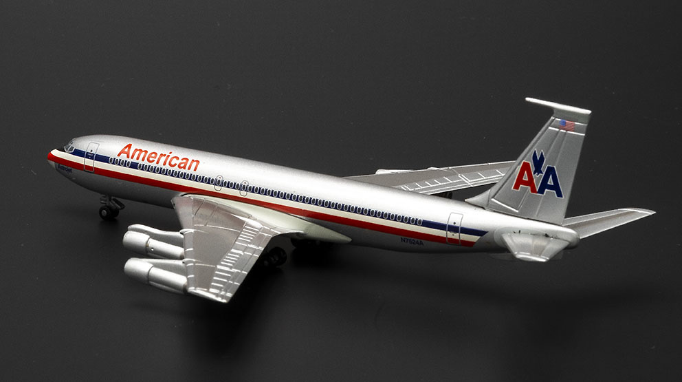 Boeing 707-123 American Airlines with Runway, 1:400, Dragon Wings 