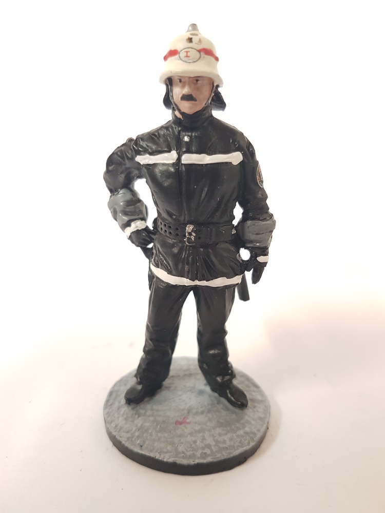Firefighter with fire retardant suit, West Berlin, Germany, 1989, 1:30, Del Prado 