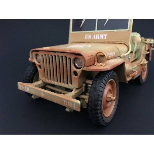 Jeep US Army, color desierto (con marcas de suciedad), 2ª Guerra Mundial, 1:18, American Diorama 