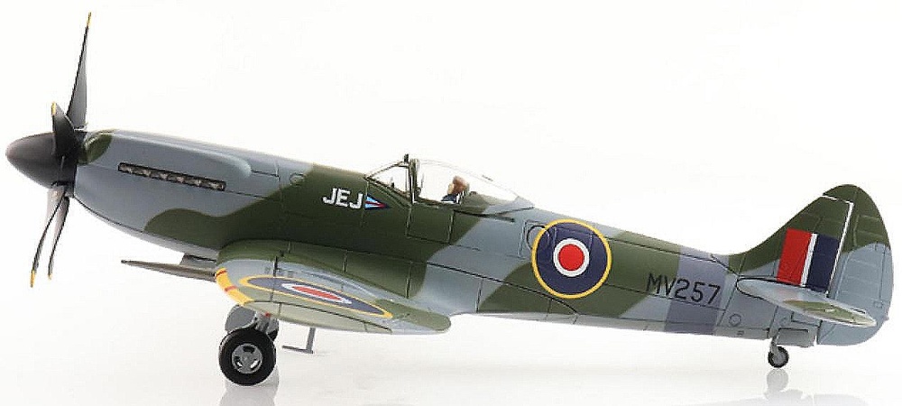 Spitfire Mk XIV RAF No.125 Wing, MV257, Johnnie Johnson, Dinamarca, Junio 1945, 1:48, Hobby Master 