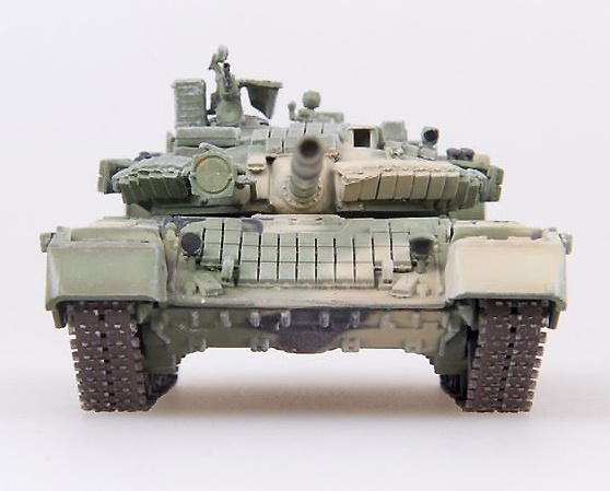 T-80BV con pintura de camuflage y blindaje con bloques reactivos, Ejército Soviético, 1:72, Modelcollect 